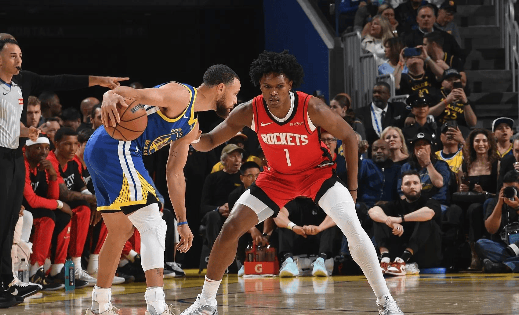 九游电脑版-库里在TL比赛中晋级下一阶段，战术调整引发热议！-九游电脑版