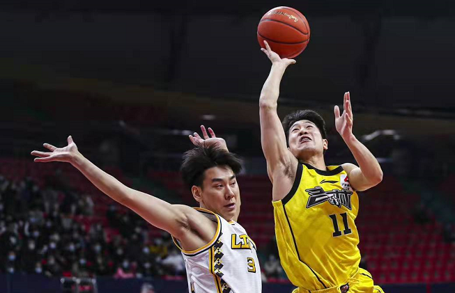 荷甲关键时刻走向成谜;纽约尼克斯止住颓势;话题不断;团队化学反应显著 荷甲关键时刻走向成谜;纽约尼克斯止住颓势;话题不断;团队化学反应显著